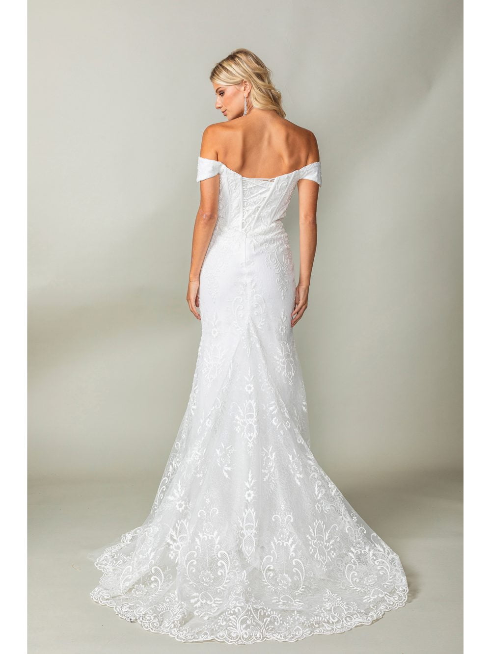 Elegant Lace Mermaid Bridal Gown with Off-the-Shoulder Neckline 2