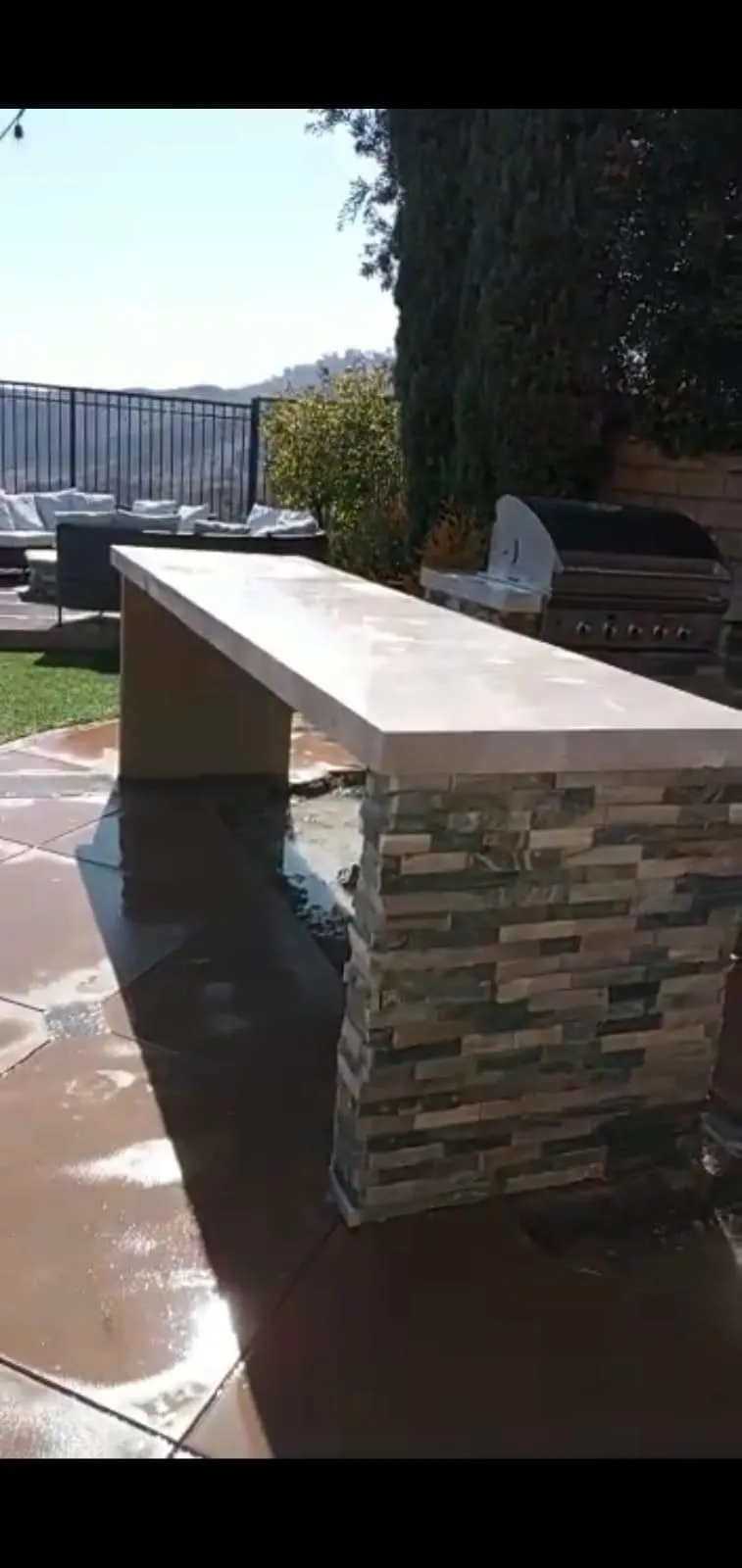 Hillside Stone Bar & Grill โ After