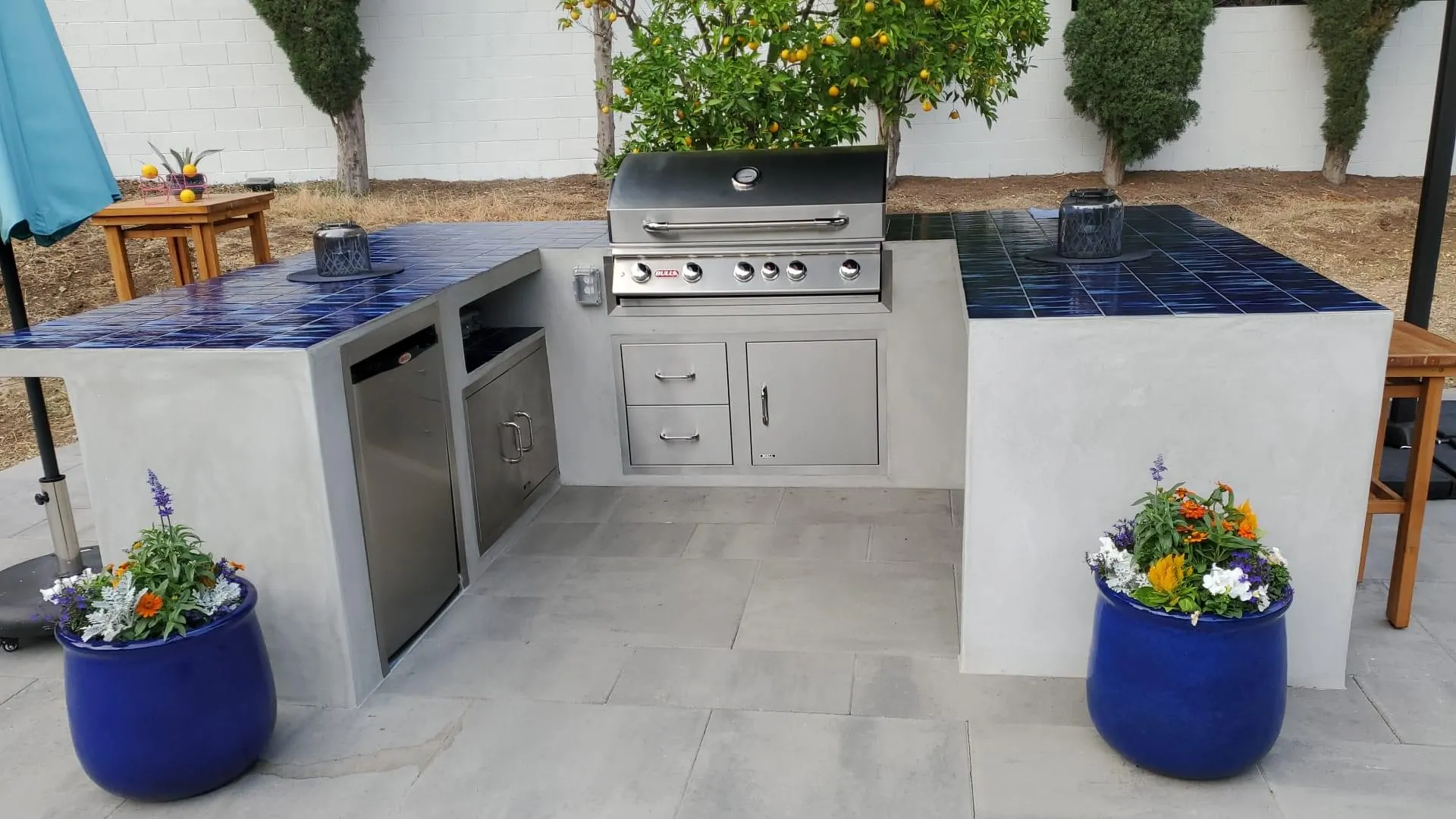 Blue Tile L-Shape Outdoor Kitchen โ After