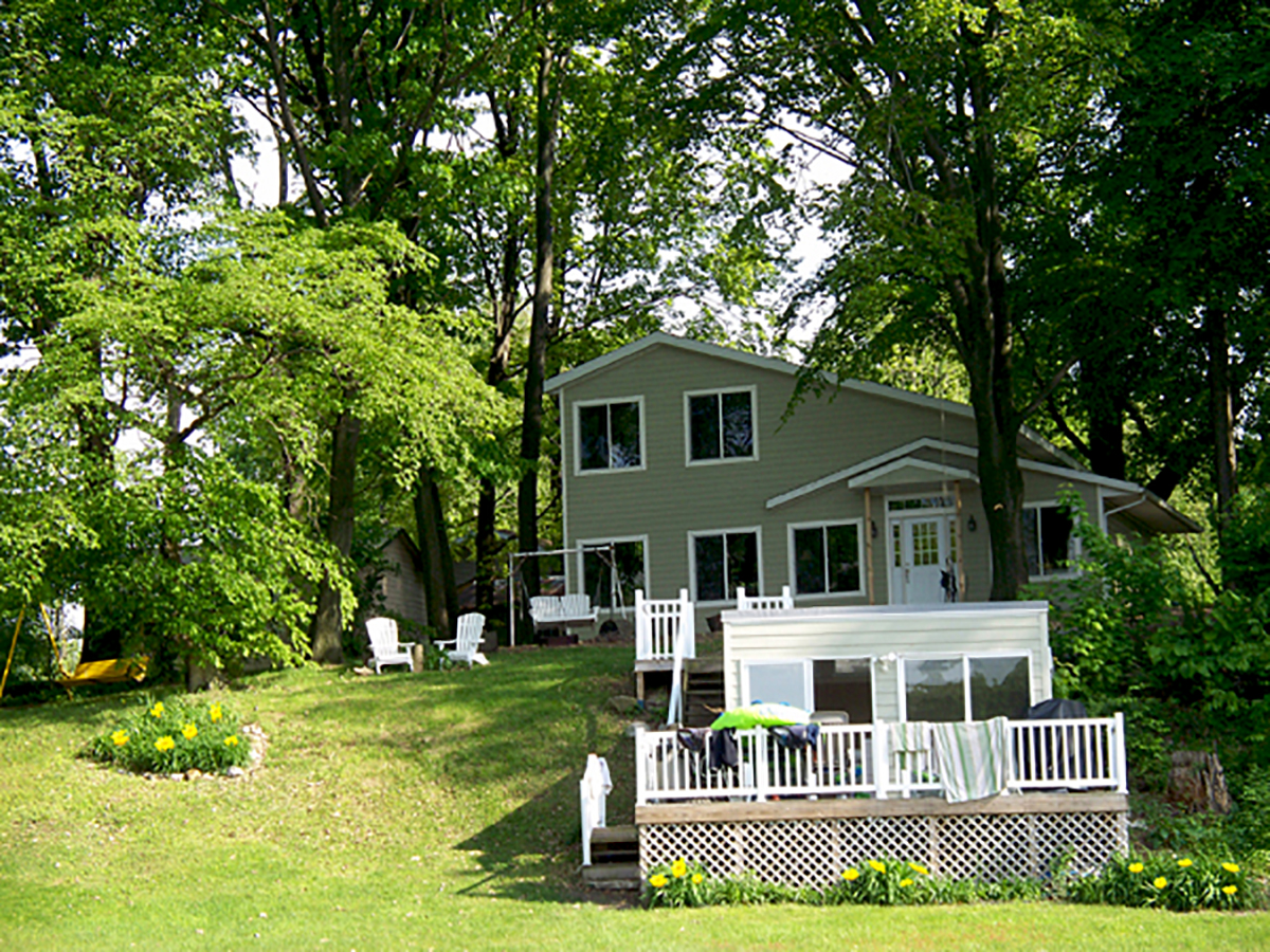 Cozy Cottage on Hudson Lake exterior