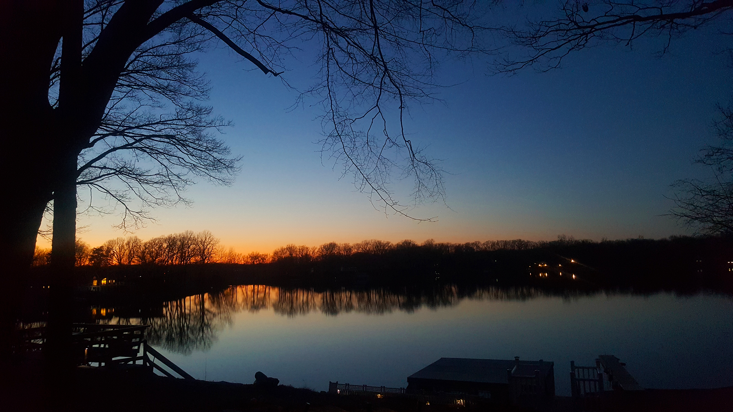 Stunning sunset over Hudson Lake