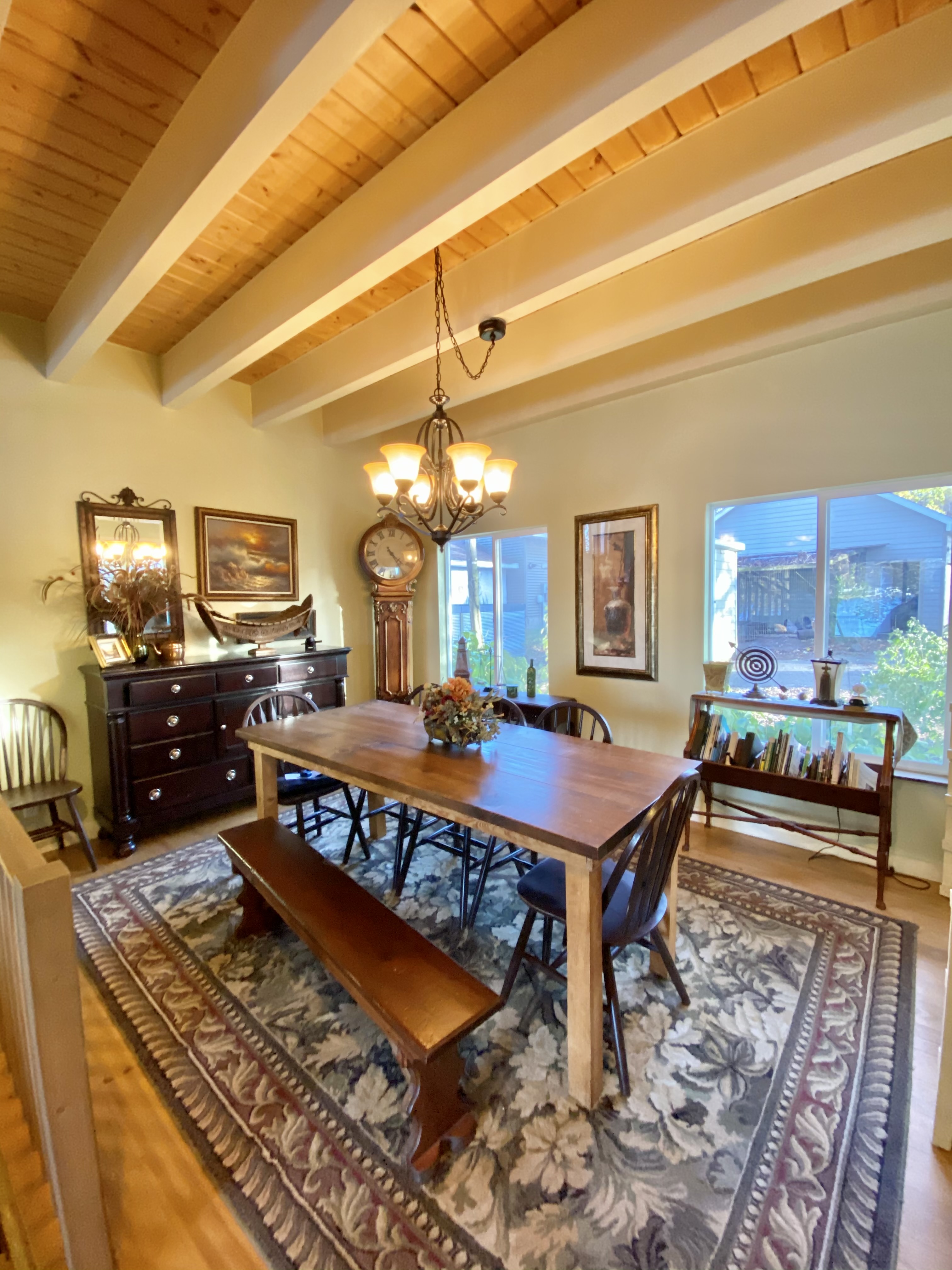 Main level dining area