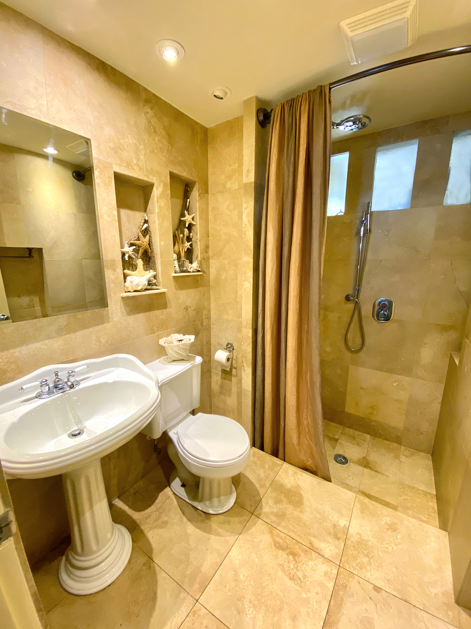 Main level bath