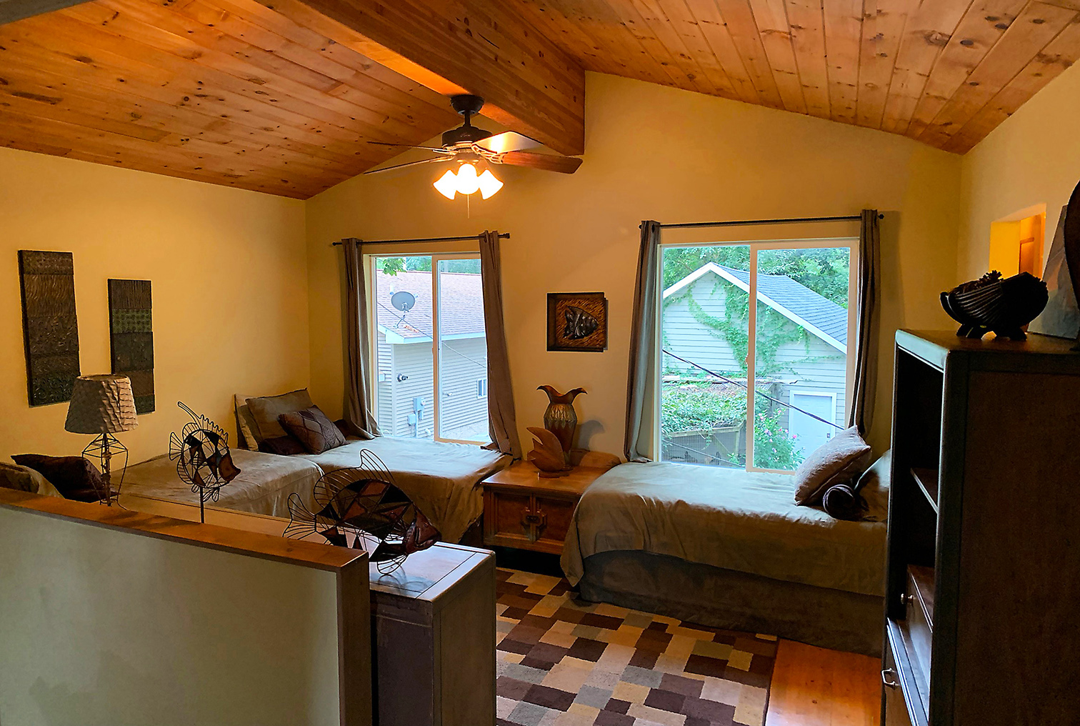Upper level three twin beds